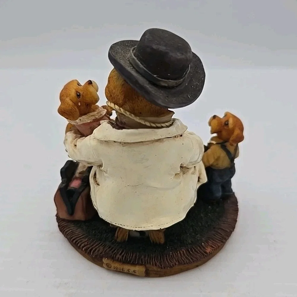 1996 Doctor Veterinarian Barkley Crossing Figurine‎ Paws I Care
